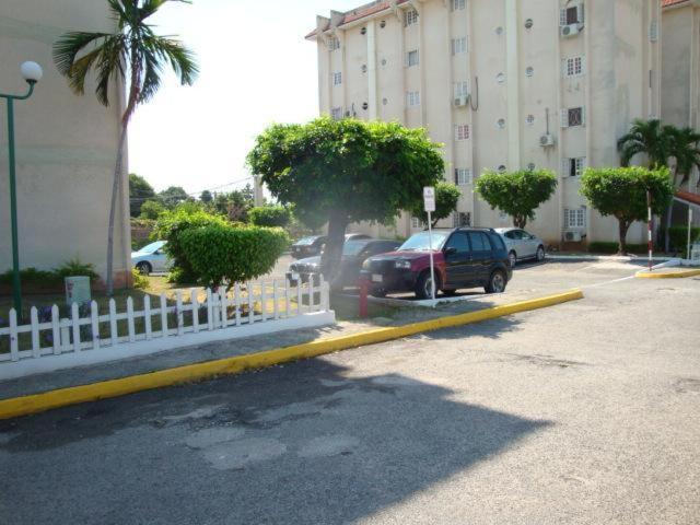 Oaklands Apartment Two Bedroom Kingston Exterior photo